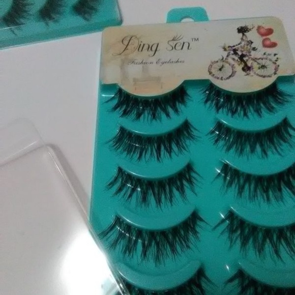 Ladies New 2 Pack Natural Soft False Eyelashes + 1 - Picture 2 of 4